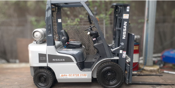 Nissan forklift with propane tank, showcasing ergonomic design and advanced features for material handling in warehouse operations.