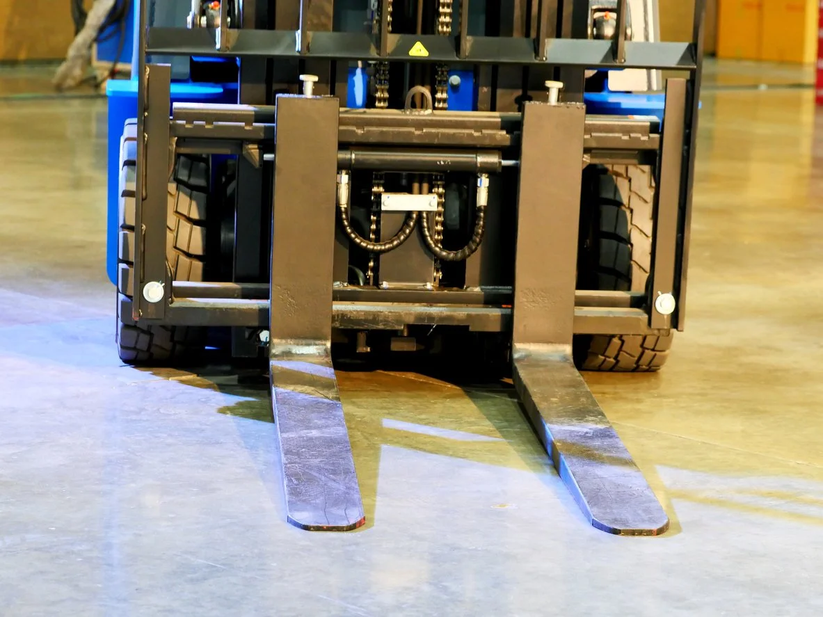 Forklift with standard attachment in a warehouse setting, highlighting material handling efficiency and operational versatility.
